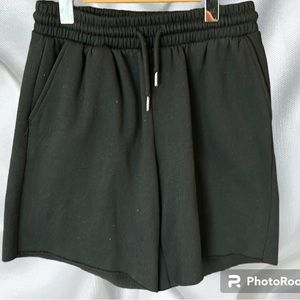 FOREVER 21 black shorts size large